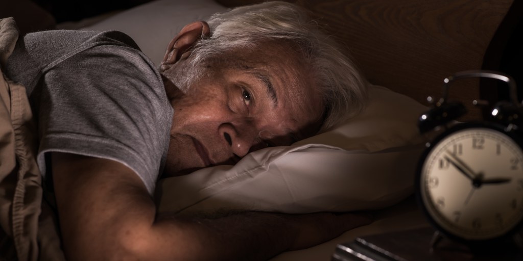 apatia u seniorów, zmęczony, starszy mężczyzna